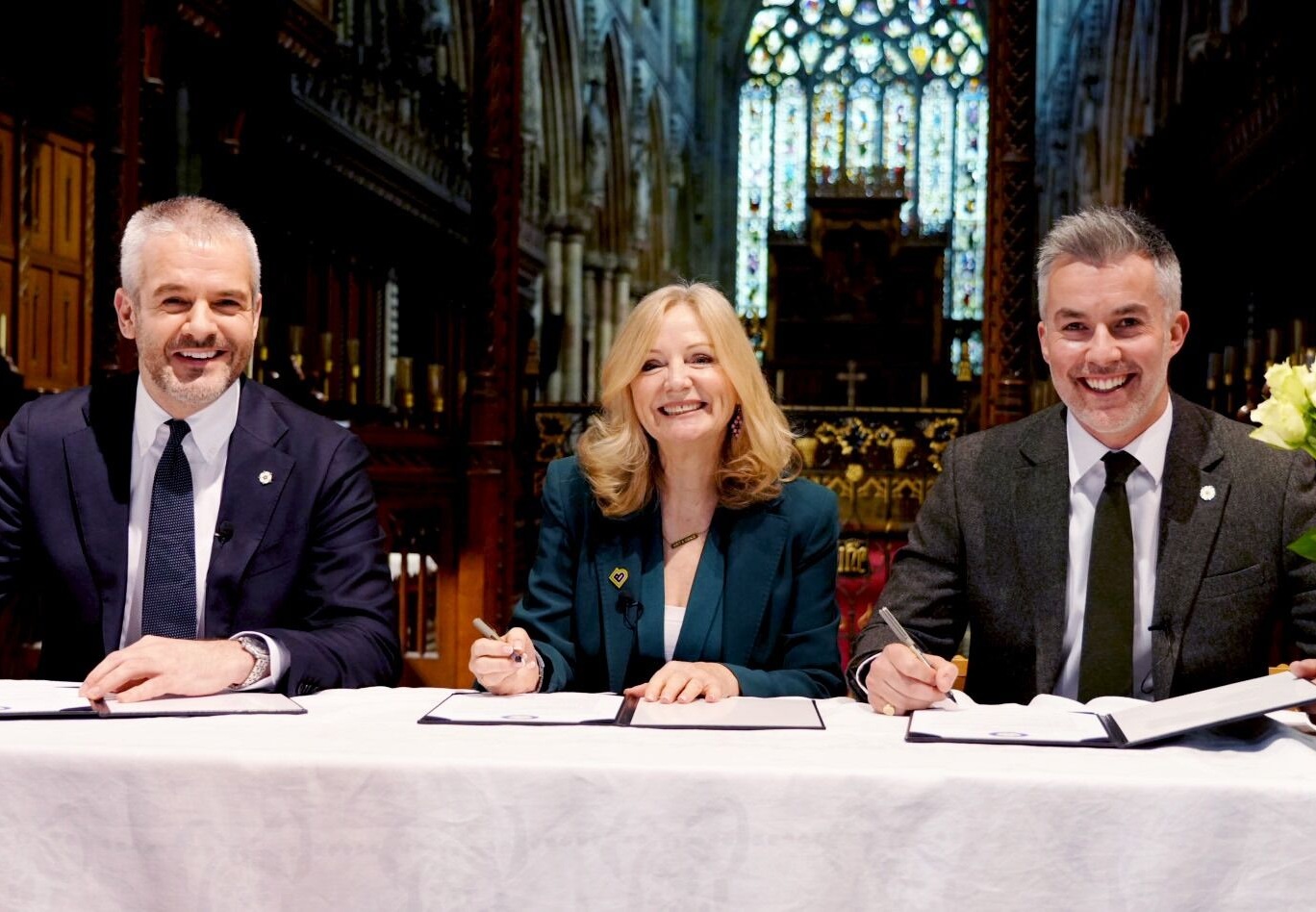 Yorkshire Mayors Signing White Rose Agreement (2)